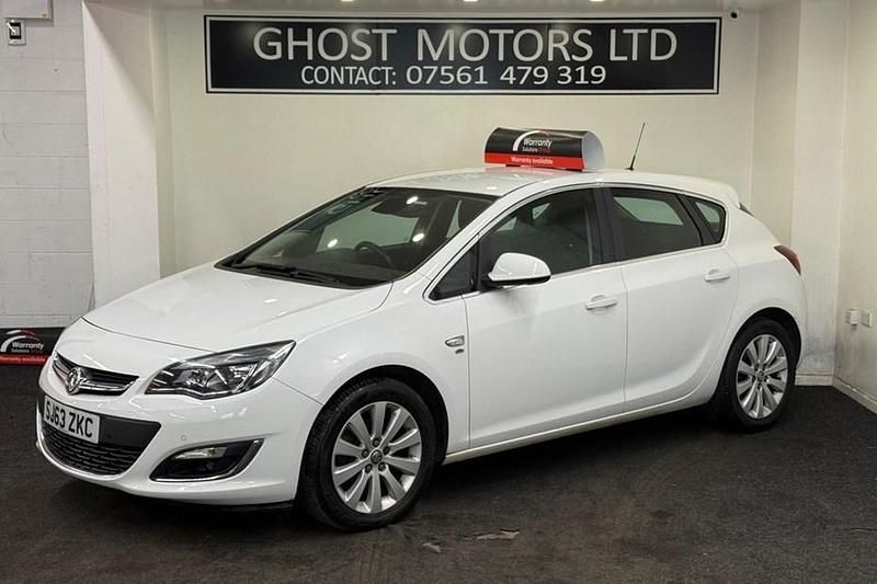 Used Vauxhall Astra Elite 165 HP (121 kW) 2013 White Hatchback