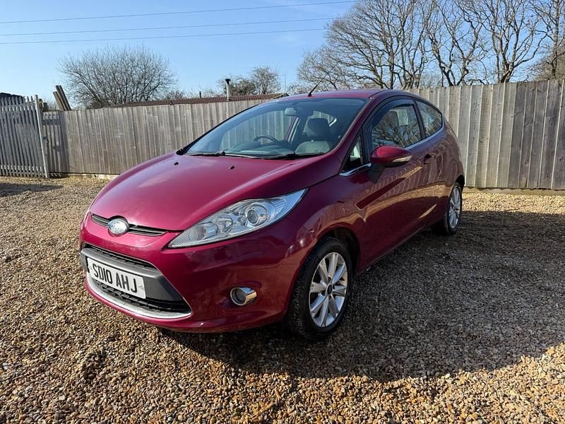 Second-hand Ford Fiesta Zetec 2010 Roșu Hatchback