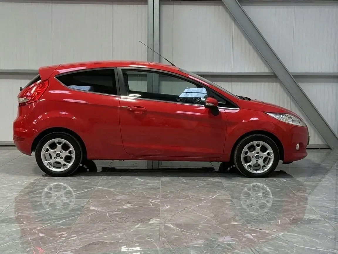 Used Ford Fiesta Zetec 82 HP (60 kW) 2012 Red Hatchback