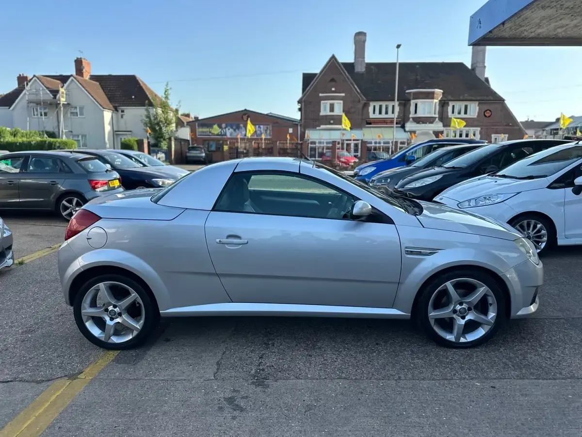 Used Vauxhall Tigra 90 HP (66 kW) 2008 Silver Cabriolet