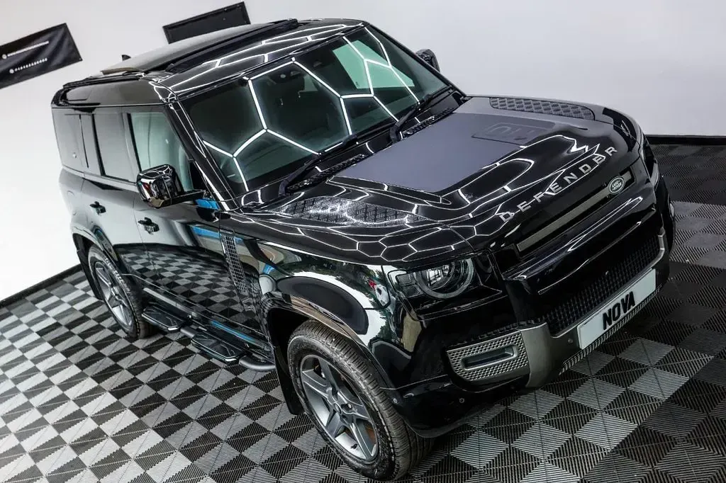 Used Land Rover Defender SE Dynamic 300 HP (220 kW) 2024 Black SUV
