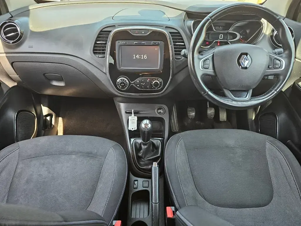 Used Renault Captur Dynamique 90 HP (66 kW) 2016 Black SUV