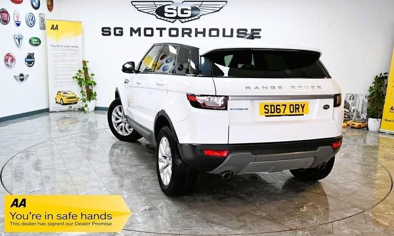 Used Land Rover Range Rover evoque SE 150 HP (110 kW) 2017 White Estate
