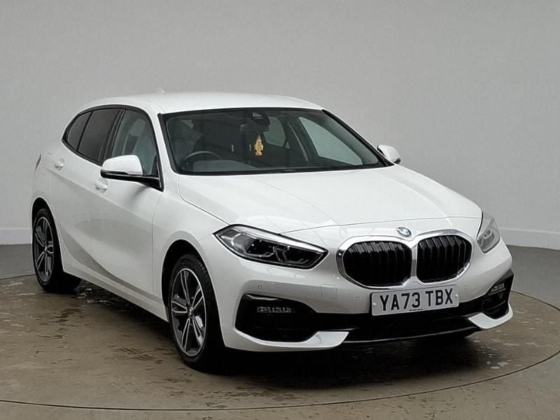 Used BMW 118 Sport Line 136 HP (100 kW) 2024 White Hatchback