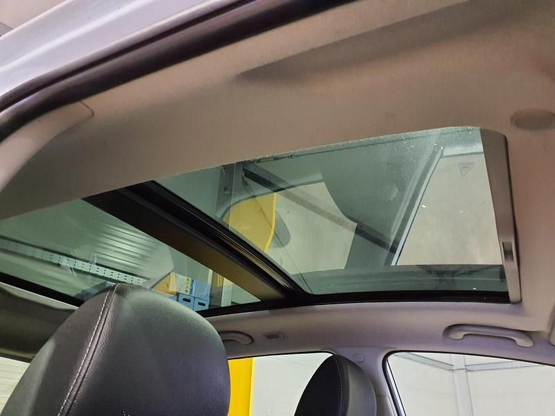 Used Kia Venga 123 HP (90 kW) 2016 White Hatchback