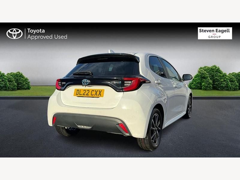 Used Toyota Yaris Hybrid Design 2022 White Hatchback