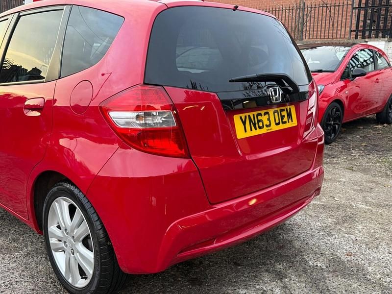 Used Honda Jazz ES 2013 Red Hatchback