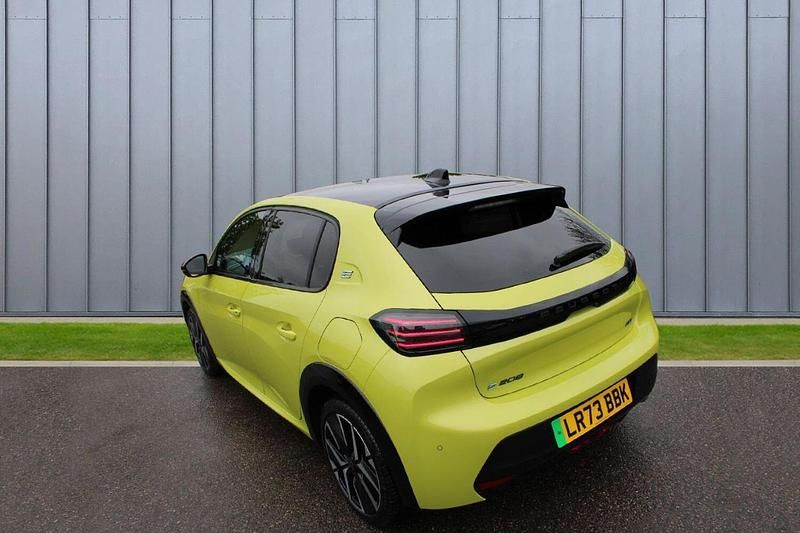 Second-hand Peugeot e-208 GT 113 kW (154 CP) 2024 Galben Hatchback