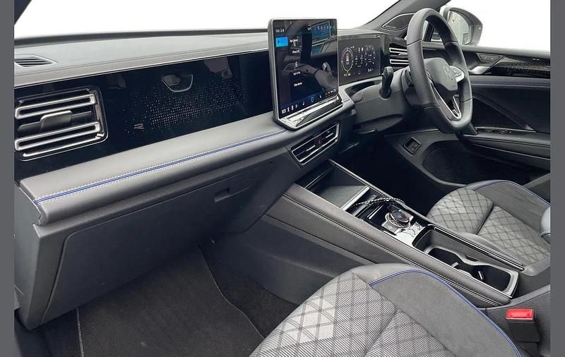 Used VW Tiguan R-line 272 HP (200 kW) 2025 White SUV