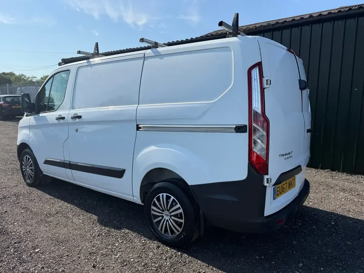 Used Ford Transit Custom 105 HP (77 kW) 2017 White Van