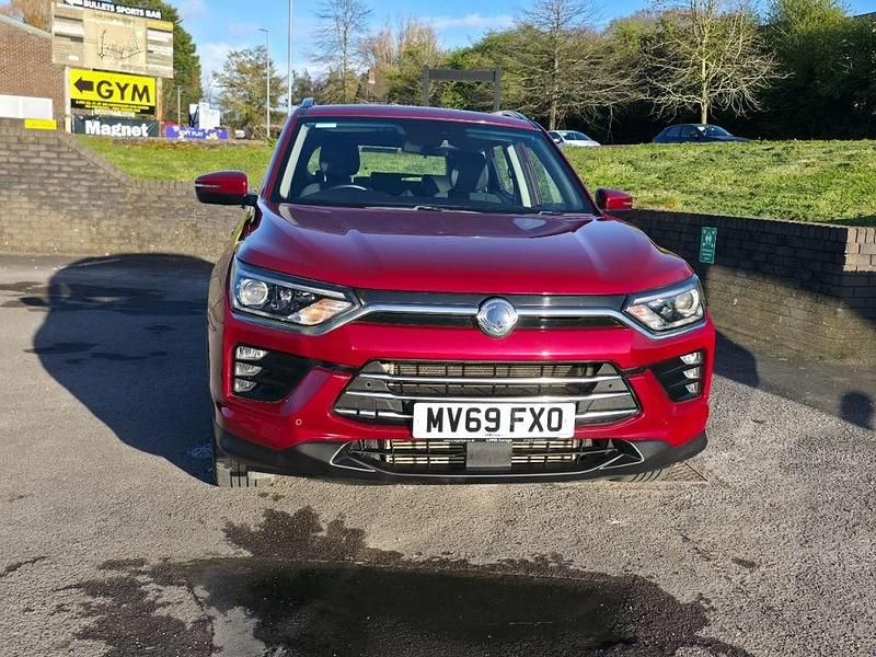 Used Ssangyong (KGM) Korando 136 HP (100 kW) 2019 Red Estate