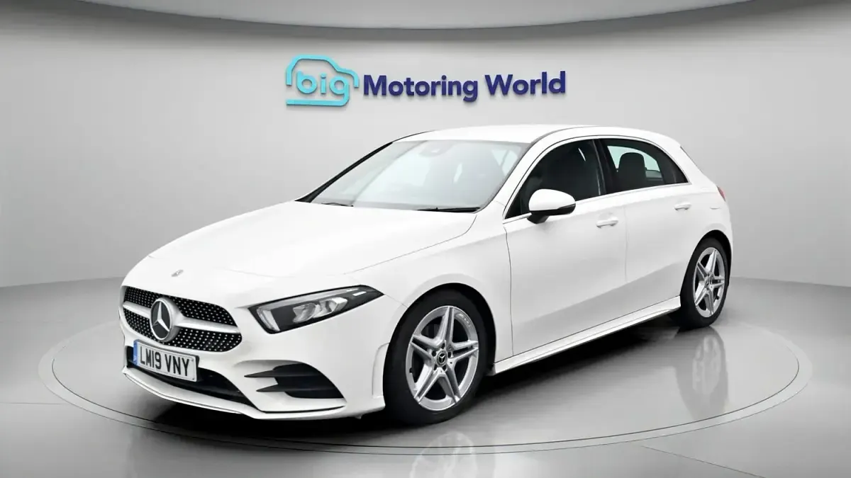 Used Mercedes A180 AMG line 136 HP (100 kW) 2019 White Hatchback