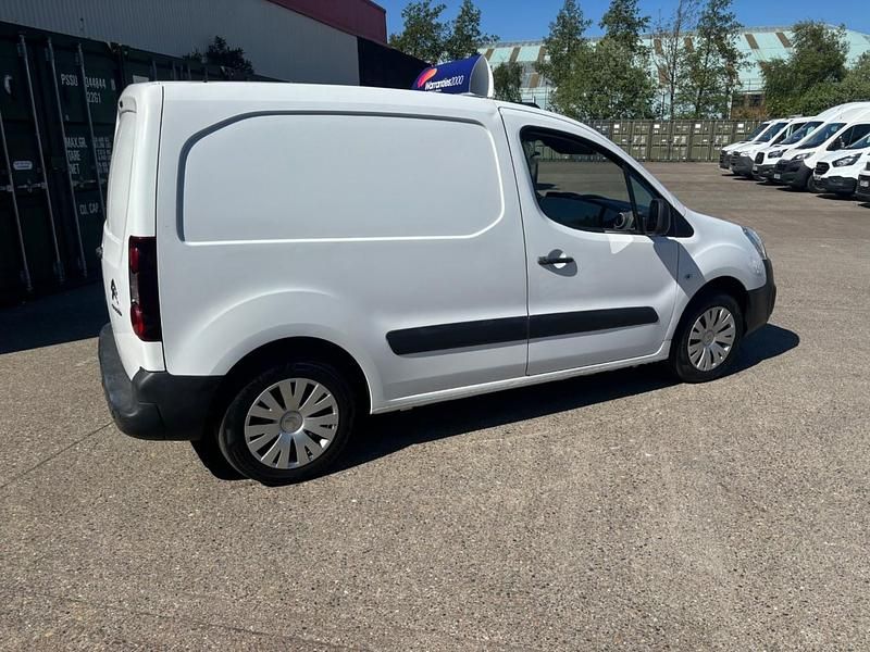 Used Citroën Berlingo 75 HP (55 kW) 2017 White MPV