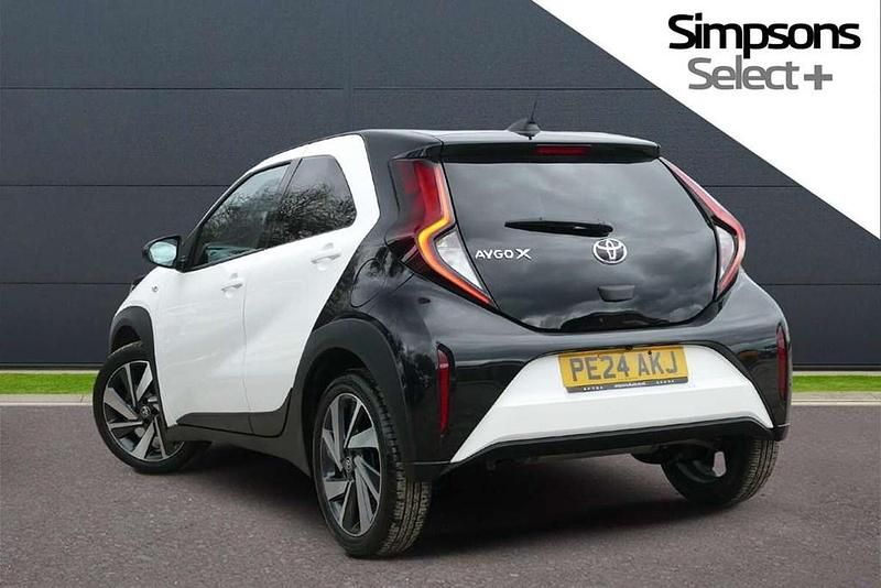 Used Toyota Aygo X 72 HP (52 kW) 2024 White SUV