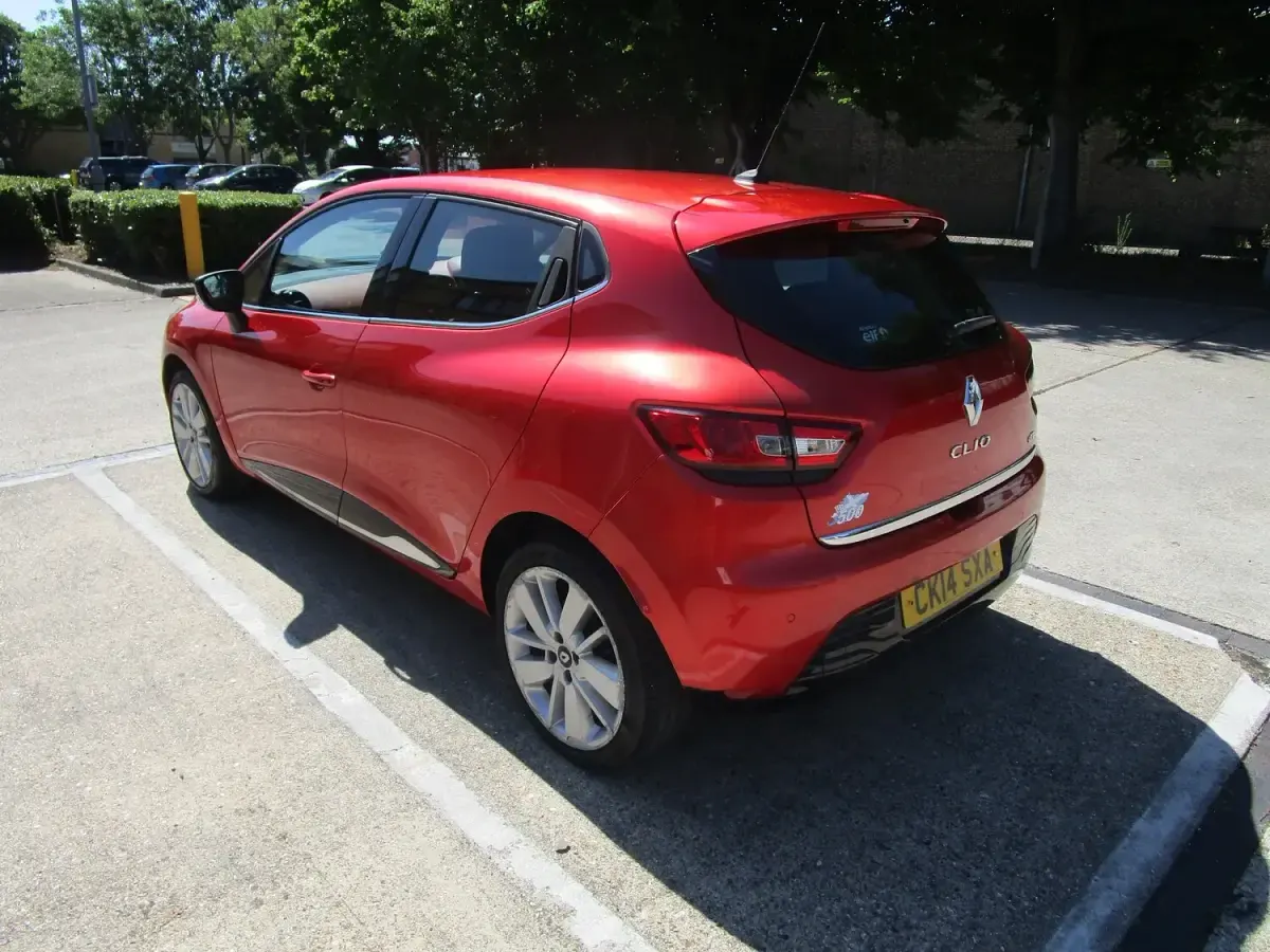 Used Renault Clio Dynamique 90 HP (66 kW) 2014 Red Hatchback