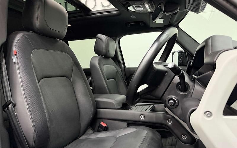 Second-hand Land Rover Defender HSE Dynamic 249 CP (183 kW) 2025 SUV