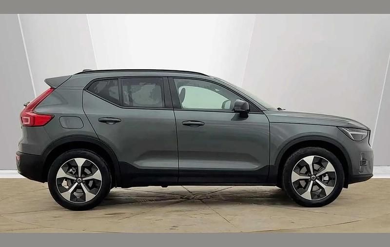 New Volvo XC40 Plus 161 HP (118 kW) 2026 Green SUV