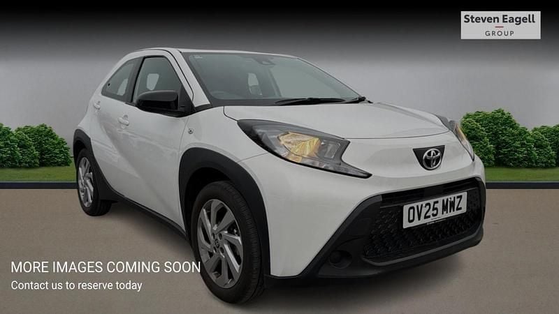 Used Toyota Aygo X PURE 72 HP (52 kW) 2025 White SUV