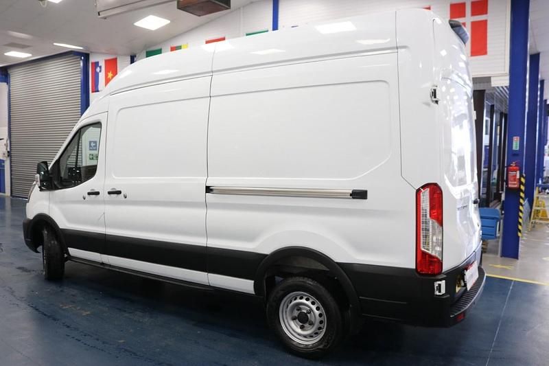 Usado Ford Transit 130 HP (95 kW) 2020 Branco Van