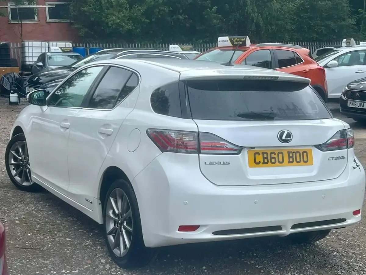 Used Lexus CT200h 2013 White Hatchback