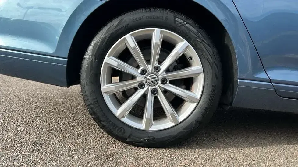 Used VW Passat Business 150 HP (110 kW) 2017 Harvard blue metallic Estate