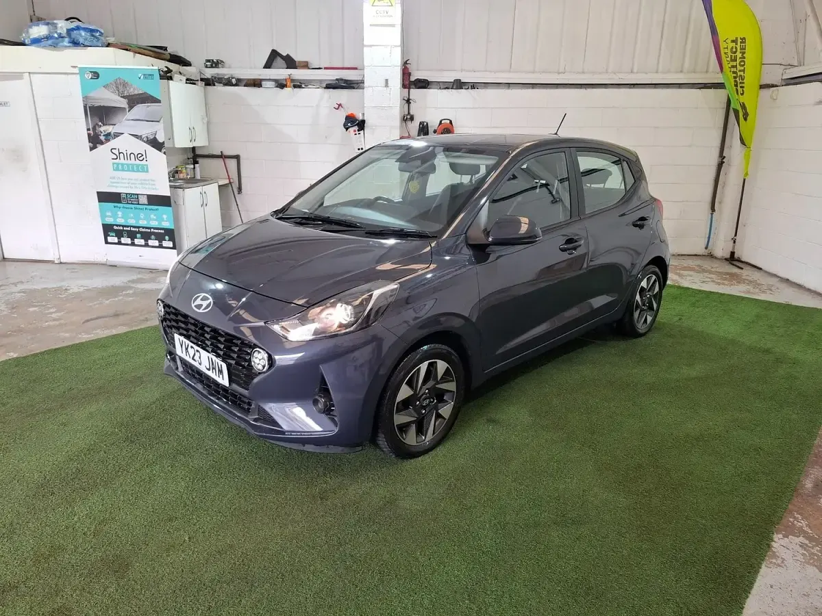 Used Hyundai i10 Advanced 67 HP (49 kW) 2023 Grey Hatchback