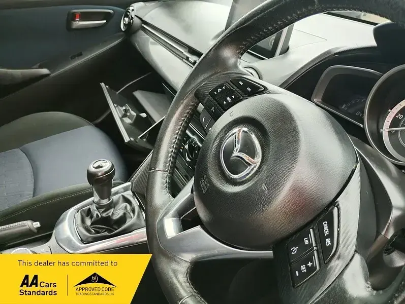 Used Mazda 2 Edition 90 HP (66 kW) 2015 White Hatchback