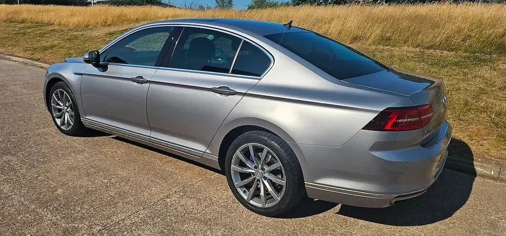 Used VW Passat Advance 214 HP (157 kW) 2018 Silver Sedan