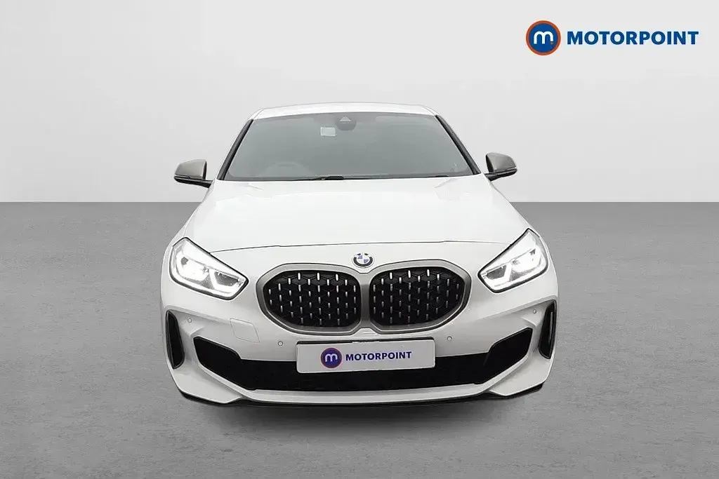 Begagnad BMW M135 2022 Vit Halvkombi