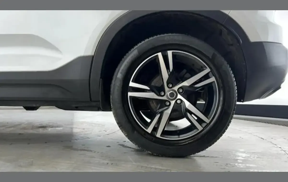 Used Volvo XC40 R-Design 161 HP (118 kW) 2022 White SUV
