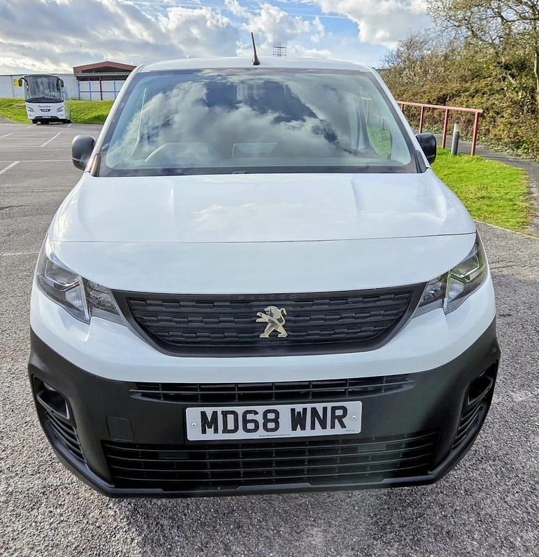 Used Peugeot Partner 2019 White MPV