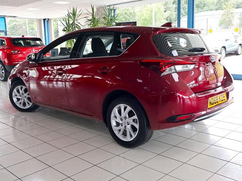 Used Toyota Auris Hybrid 2018 Red Hatchback