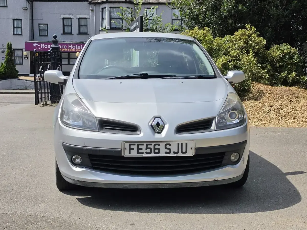 Used Renault Clio Dynamique 2006 Silver Hatchback