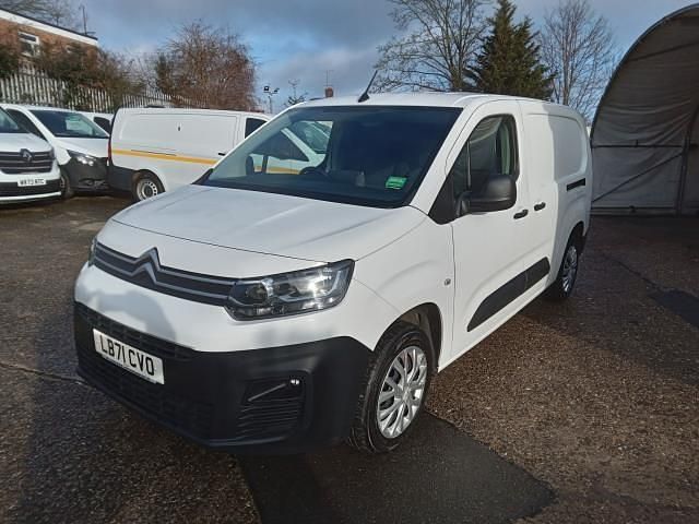 Used Citroën Berlingo 100 HP (73 kW) 2021 White MPV