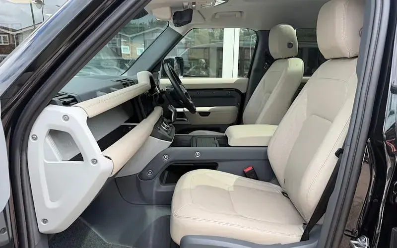 Usado Land Rover Defender 249 HP (183 kW) 2023 SUV