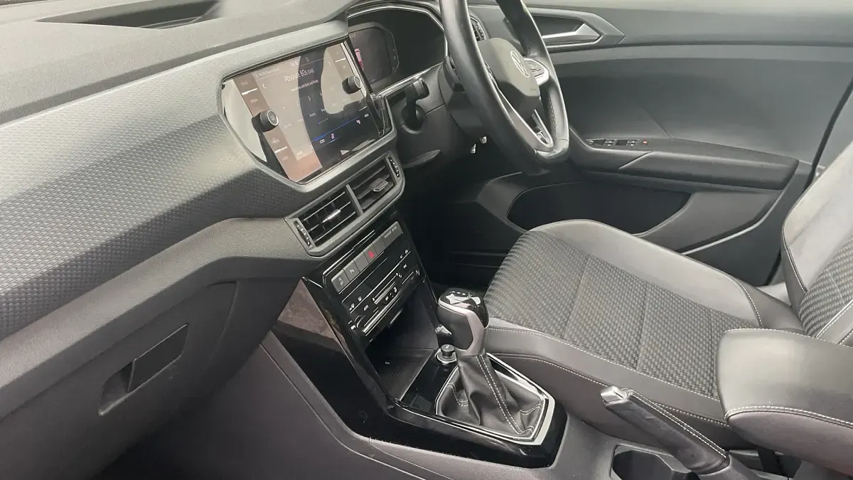 Usado VW T-Cross R-line 150 CV (110 kW) 2023 Negro SUV