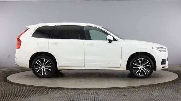 Used Volvo XC90 Momentum 235 HP (172 kW) 2022 SUV