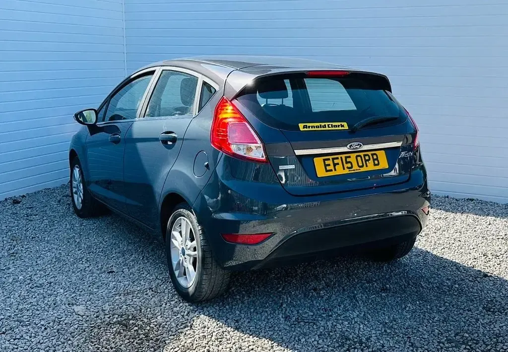 Used Ford Fiesta Zetec 100 HP (73 kW) 2015 Grey Hatchback