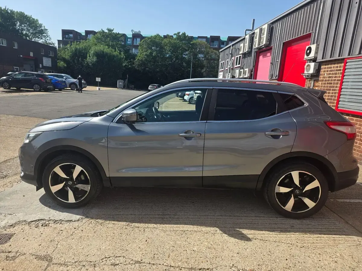 Used Nissan Qashqai N-TEC 115 HP (84 kW) 2015 Grey SUV