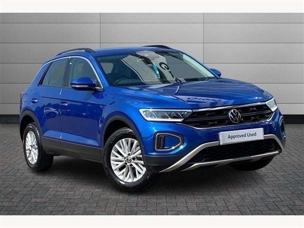 Ravenna blue Used 2022 VW T-Roc Life SUV | £18,095 (Fair price) - Image 1/4