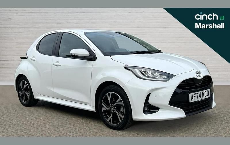 White Used 2024 Toyota Yaris Hybrid Design Hatchback | £20,015 (Fair price) - Image 1/4