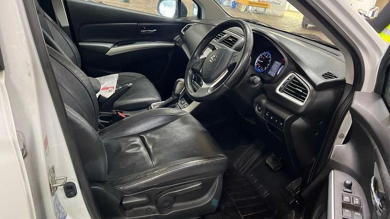 Used Suzuki SX4 S-Cross SZ5 120 HP (88 kW) 2014 White Hatchback