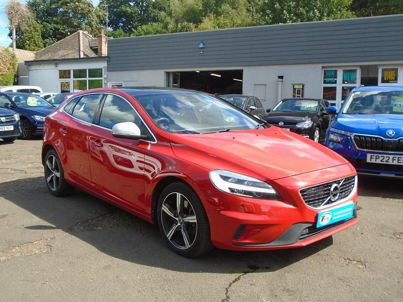 Red Used 2016 Volvo V40 R-Design Estate | £8,995 (Fair price) - Image 1/4