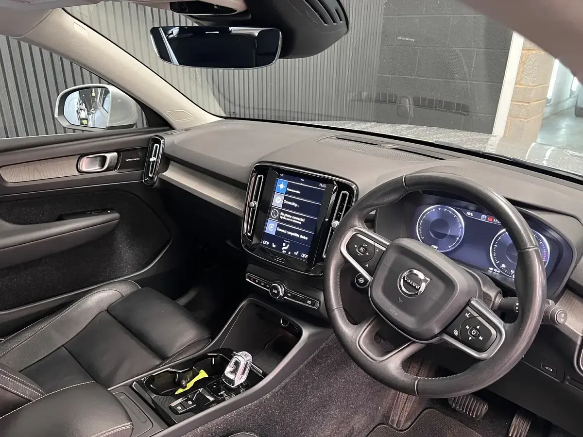 Used Volvo XC40 Inscription 190 HP (139 kW) 2019 Silver SUV