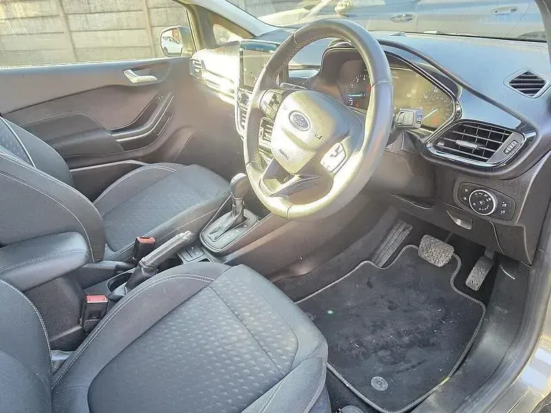 Used Ford Fiesta Titanium 100 HP (73 kW) 2018 Grey Hatchback