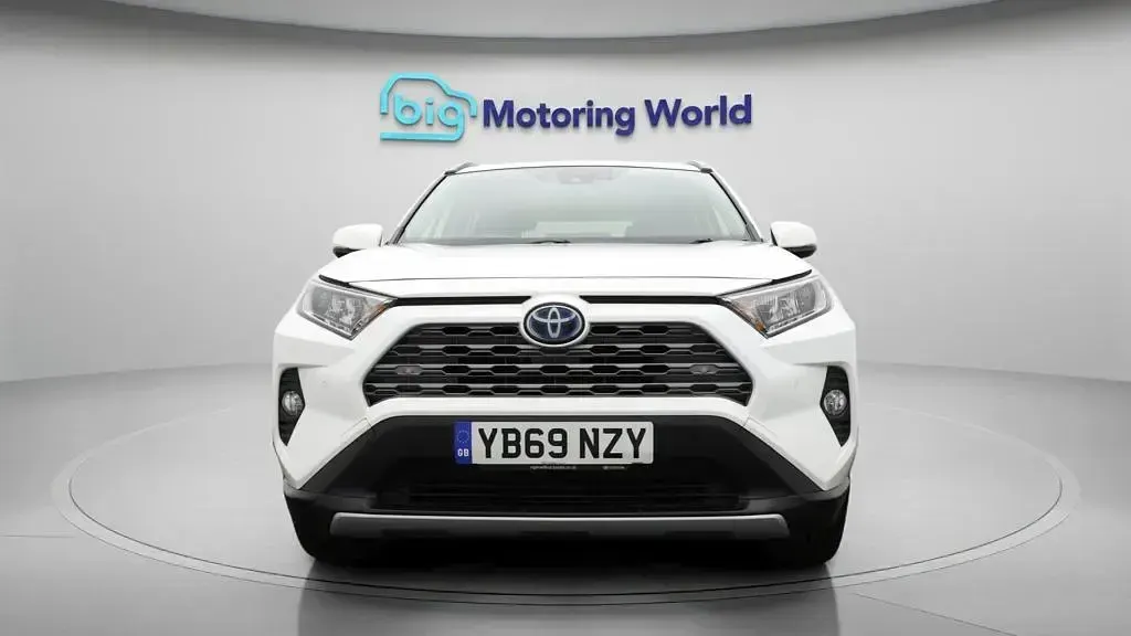 Used Toyota RAV4 Hybrid Design 218 HP (160 kW) 2019 White SUV