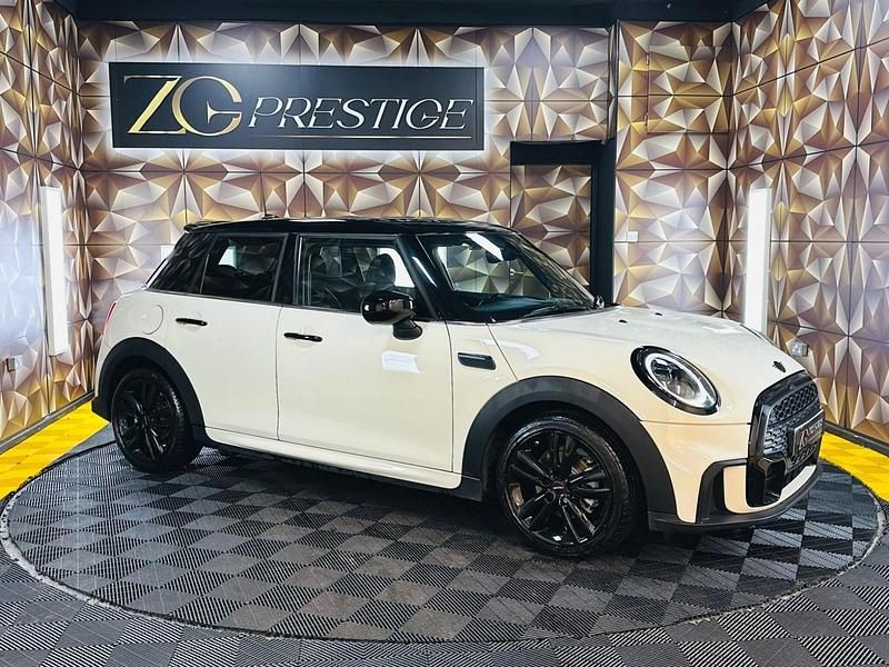 Used Mini Cooper Hatch 136 HP (100 kW) 2022 White Hatchback