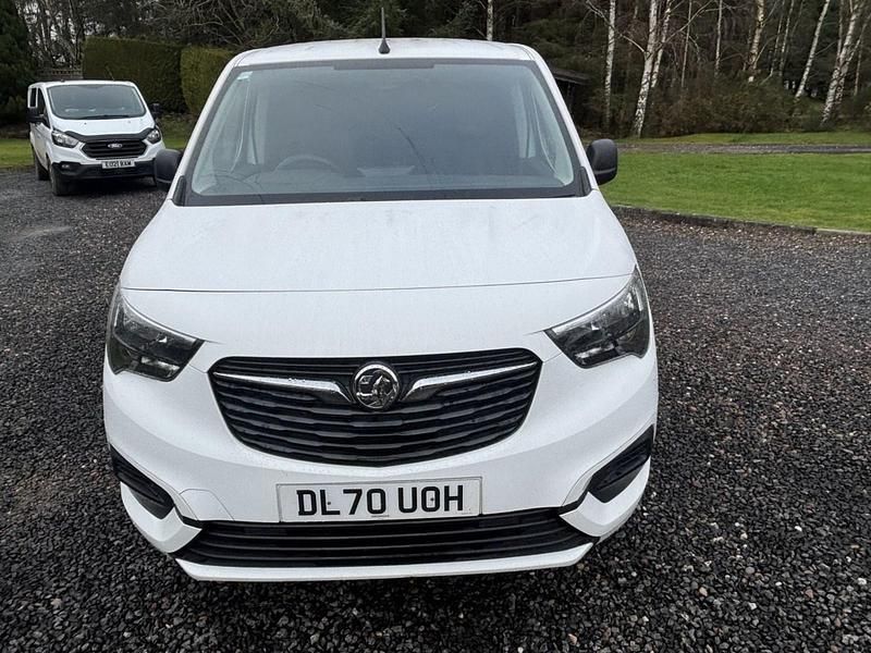 Used Vauxhall Combo Sportive 100 HP (73 kW) 2020 White Van