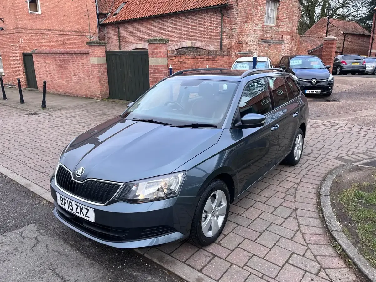 Used Skoda Fabia SE 95 HP (69 kW) 2018 Grey Estate