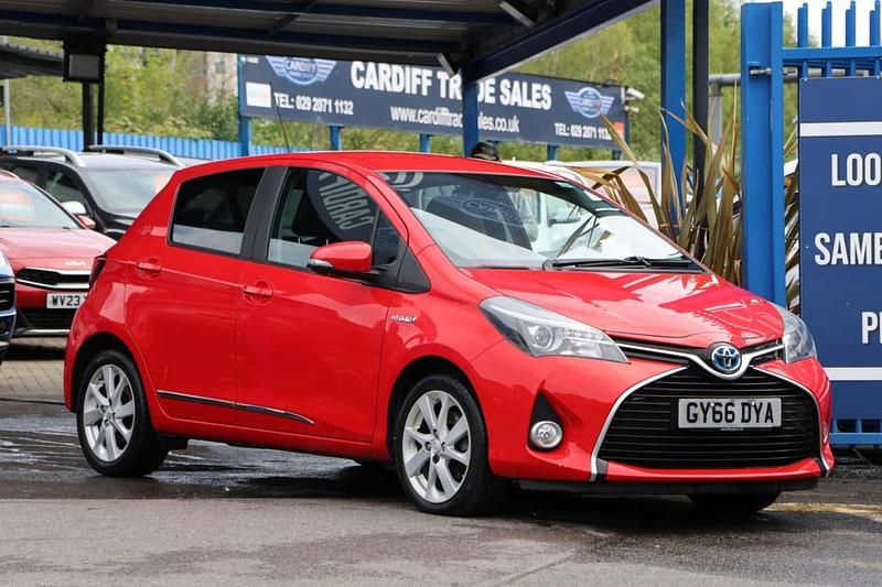 Second-hand Toyota Yaris Hybrid 2016 Roșu Hatchback